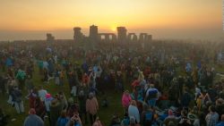 CNNE 1411321 - asi fue el ritual en stonehenge para recibir el solsticio de verano