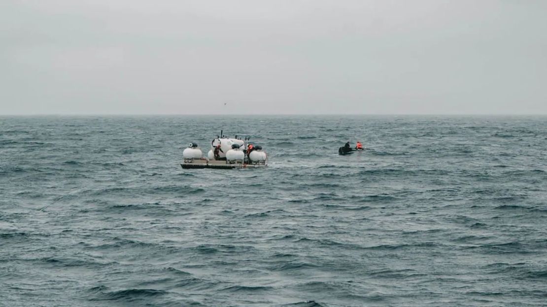 El submarino Titán se prepara para su descenso el 18 de junio de 2023. Crédito: Dirty Dozen Productions/AFP/Getty Images