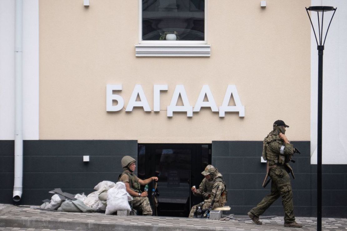 del grupo Wagner montan guardia en Rostov-on-Don, el 24 de junio de 2023.