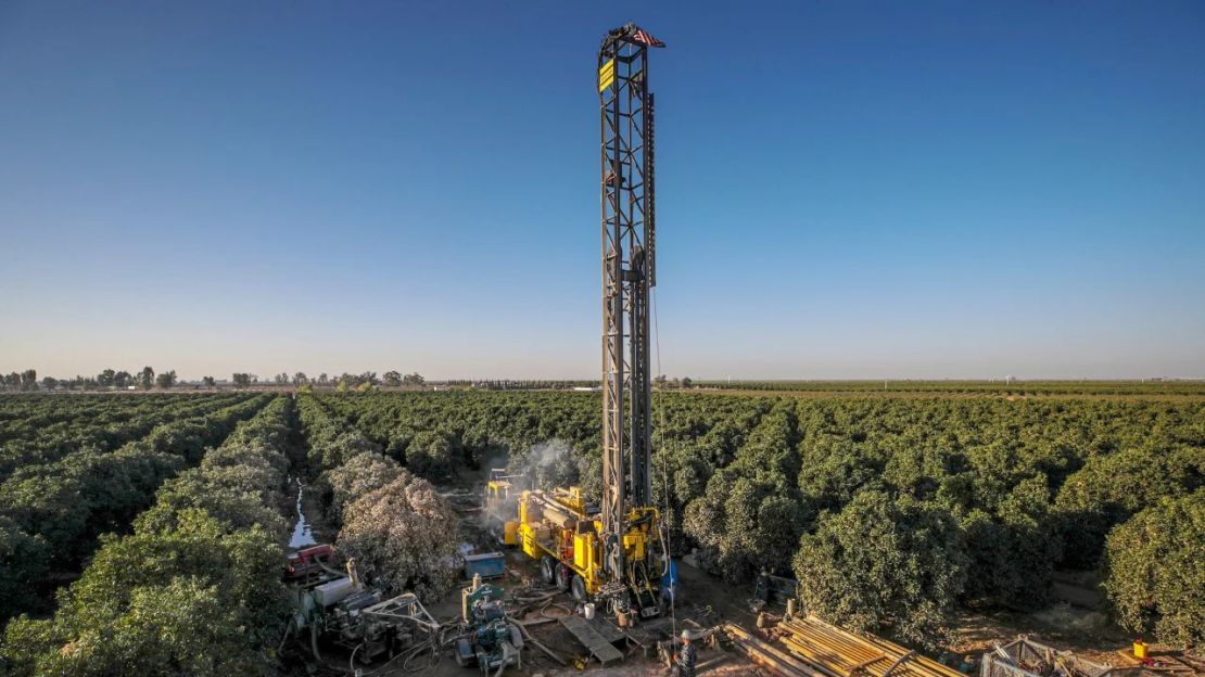 La extracción de aguas subterráneas es un factor importante en la inclinación del eje de rotación de la Tierra, según un nuevo estudio.