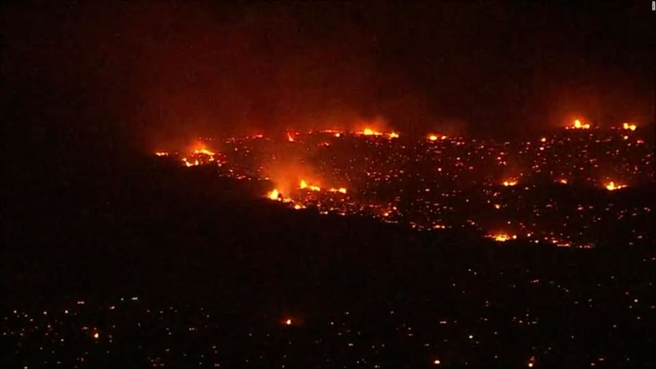 CNNE 1414469 - impactantes imagenes de un incendio forestal en arizona