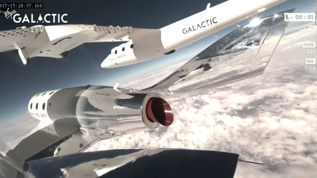 CNNE 1414931 - virgin galactic lanza los primeros clientes de pago al borde del espacio