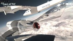 CNNE 1414931 - virgin galactic lanza los primeros clientes de pago al borde del espacio