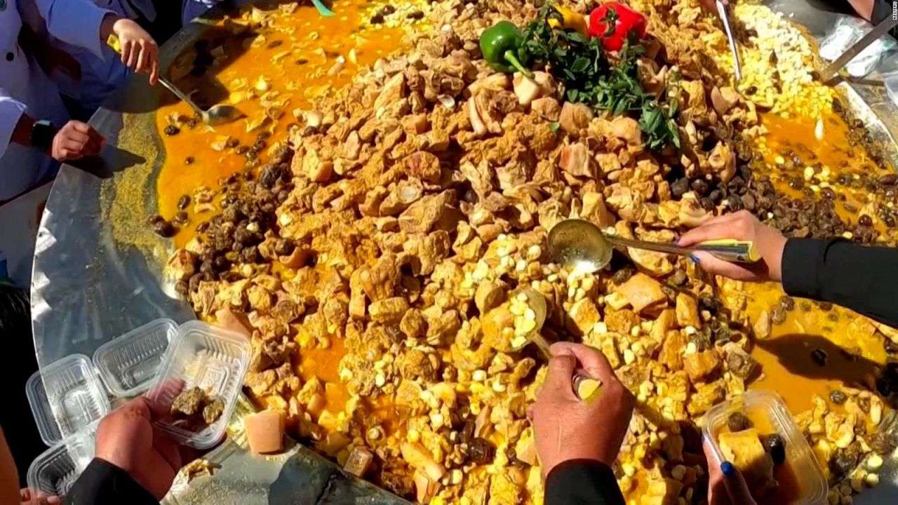 CNNE 1415856 - bolivia asegura que cocino el fricase mas grande del mundo