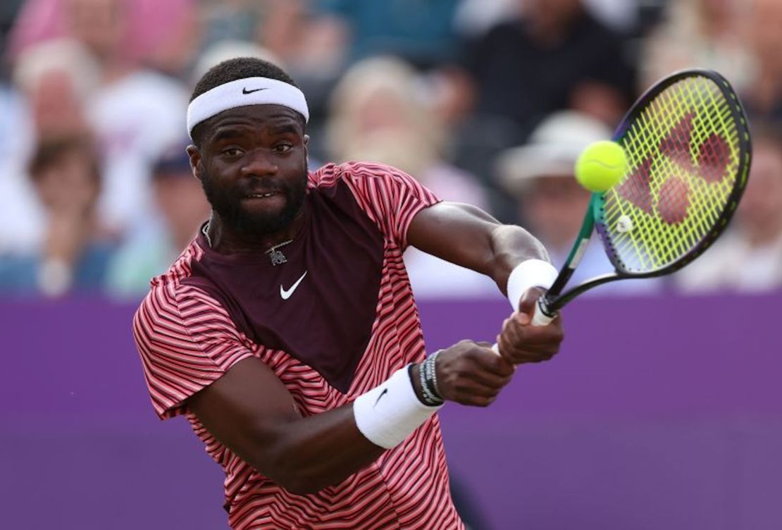 Frances Tiafoe entra por primera vez en el Top 10 mundial tras ganar en Alemania el primer título de su carrera en pista de hierba.