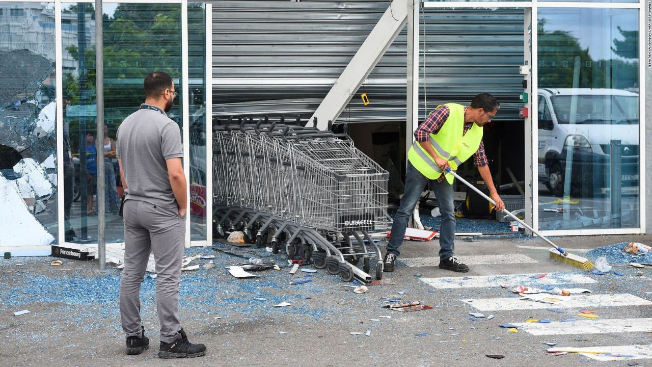 CNNE 1417499 - danos millonarios en francia tras las violentas protestas