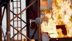 CNNE 1417532 - desarrollan el primer dron bombero