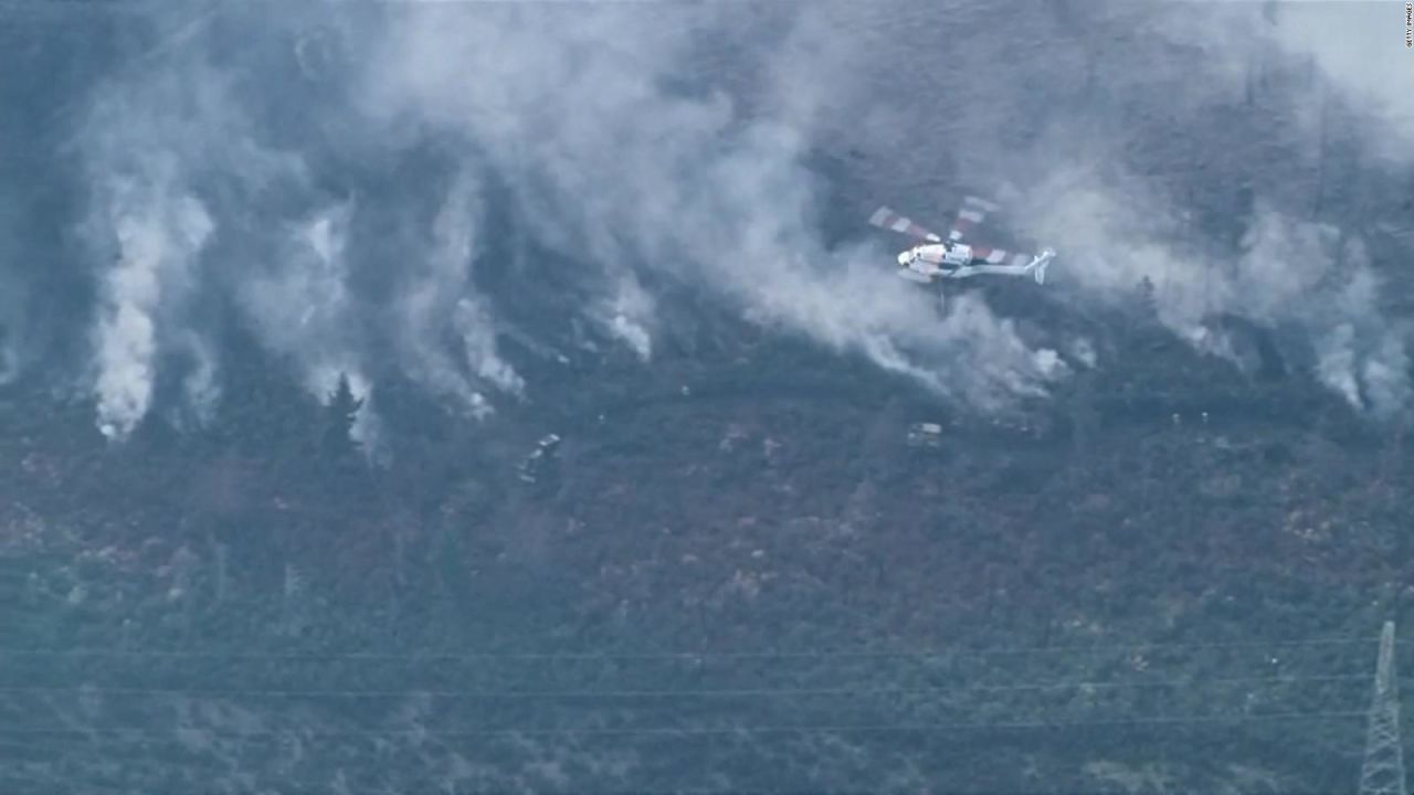 CNNE 1418132 - incendio obliga a mil residentes a dejar sus hogares en el estado de washington