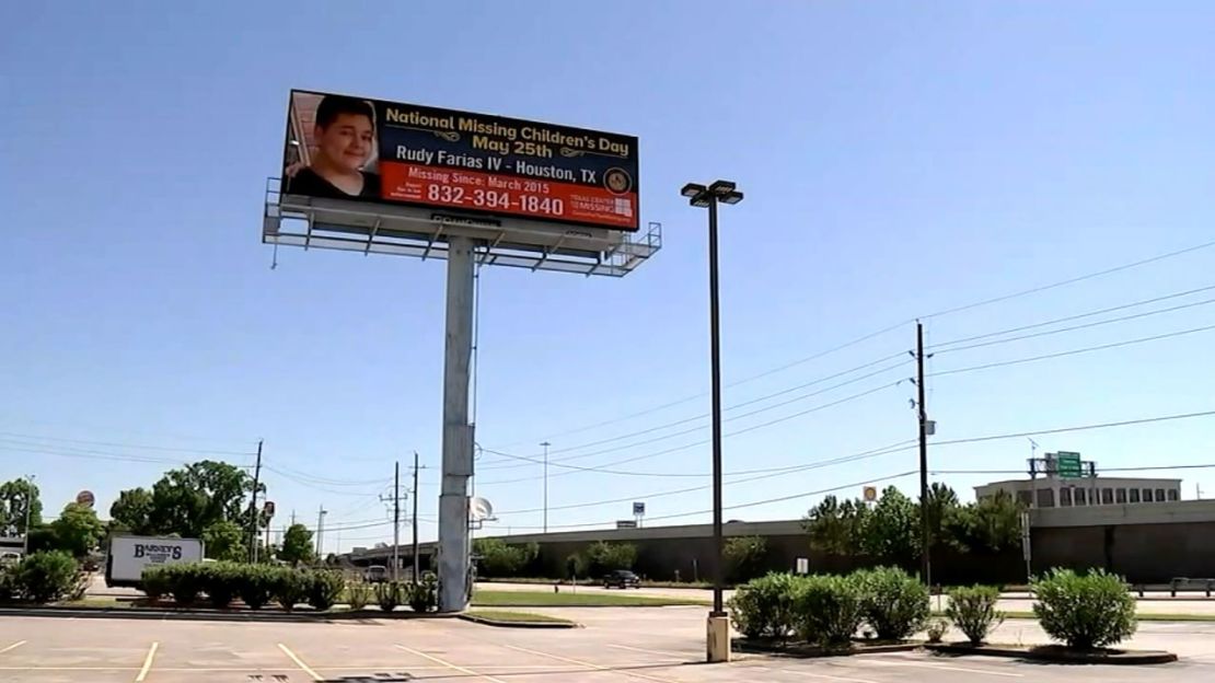 En esta foto de archivo se observa una valla publicitaria que se colocó como parte de la búsqueda de Rudy Farias.