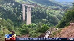 CNNE 1418191 - un puente ferroviario se derrumba por las fuertes lluvias en china