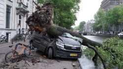 CNNE 1418297 - extrana tormenta de verano deja destruccion en paises bajos