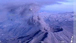 CNNE 1418309 - el crater del volcan ubinas en peru en el que hubo explosiones