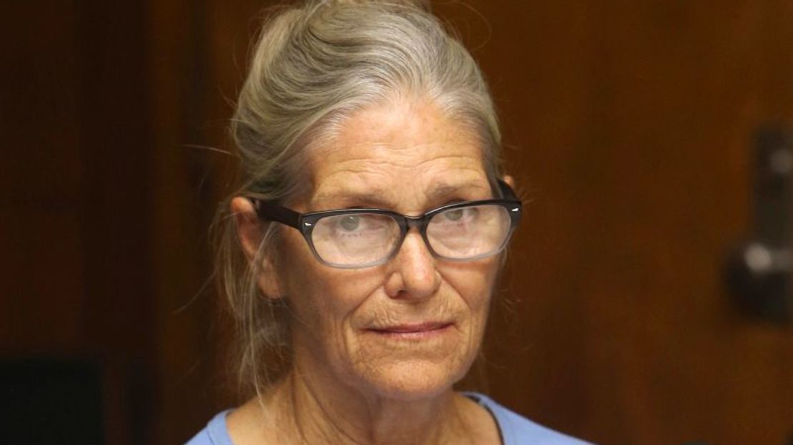 Leslie Van Houten asiste a una audiencia de libertad condicional en 2017 en Corona, California.