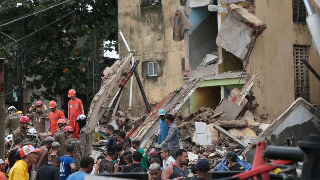 CNNE 1419000 - las causas del tragico derrumbe de un edificio en brasil