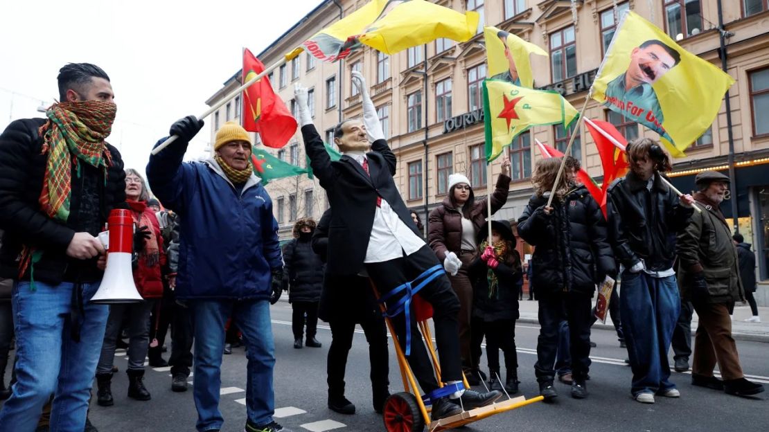 Turquía afirma que Suecia permite que miembros de grupos terroristas kurdos reconocidos operen en el país, sobre todo el militante Partido de los Trabajadores del Kurdistán. Crédito: Christine Olsson/TT News Agency/AFP/Getty Images