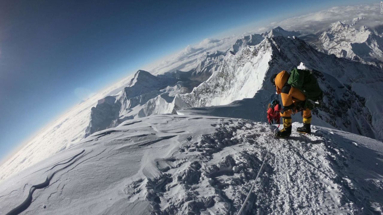 CNNE 1419579 - ¿cuanto mide la capa de nieve en la cima del everest?