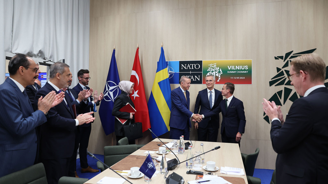 El presidente de Turquía, Recep Tayyip Erdogan, se reúne con el secretario general de la OTAN, Jens Stoltenberg, y el primer ministro sueco, Ulf Kristersson, en Vilnius, Lituania, el 10 de julio de 2023