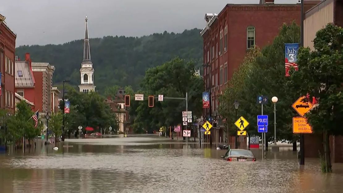 Calles inundadas en Montpelier, Vermont.