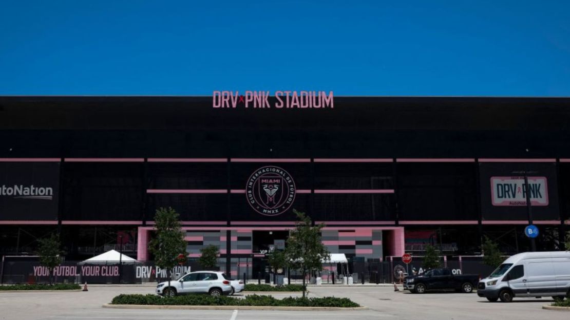 Una vista exterior muestra el DRV PNK Stadium en Fort Lauderdale, Florida, el 11 de julio de 2023.