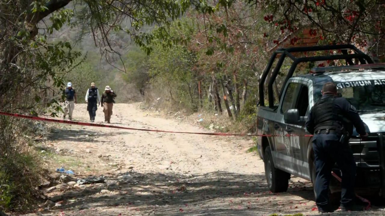 CNNE 1420874 - 6 muertos el saldo de un ataque con explosivos en jalisco