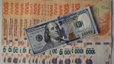 CNNE 1420915 - el dolar blue en argentina marca un nuevo maximo historico