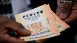 CNNE 1421189 - cosas- premio mayor de powerball aumenta a us$ 875 millones, y mas