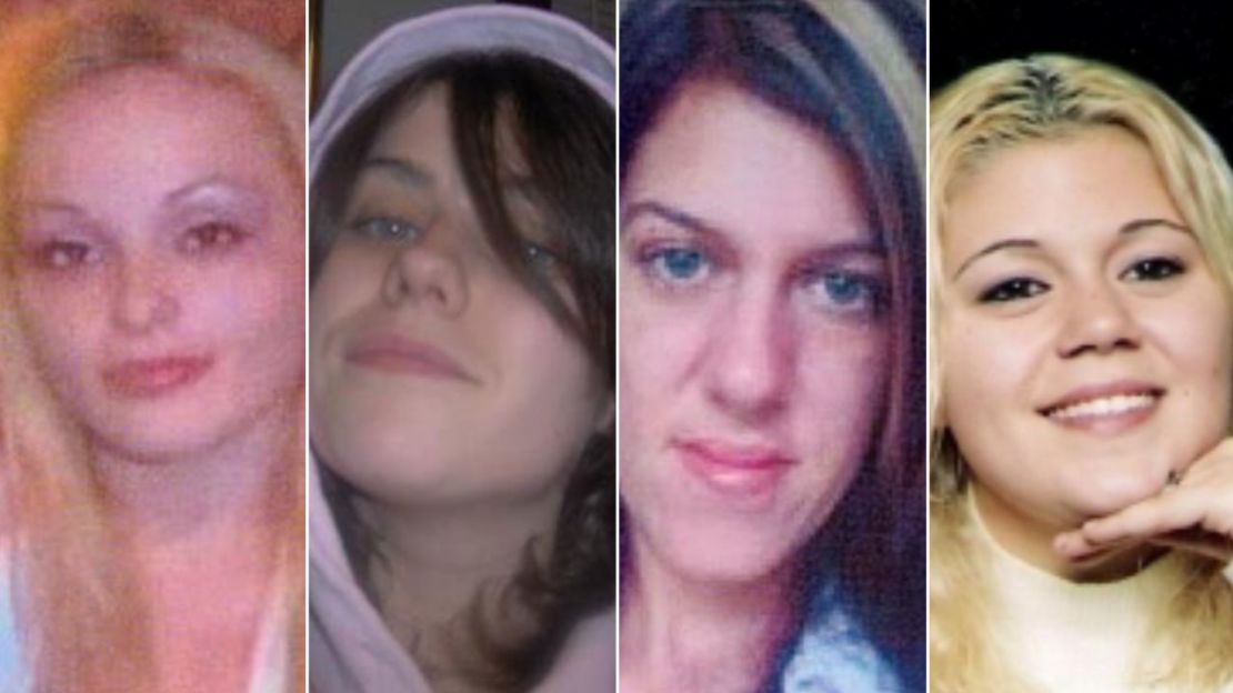 Melissa Barthelemy, Maureen Brainard-Barnes, Amber Lynn Costello y Megan Waterman.
