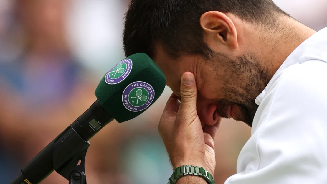 Djokovic lloró durante la entrega de trofeos al ver a su hijo, y dijo que era "agradable ver a mi hijo todavía ahí arriba, sonriendo".