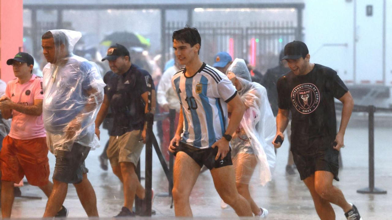 CNNE 1422405 - mira la tormenta que retraso la presentacion de messi con inter miami