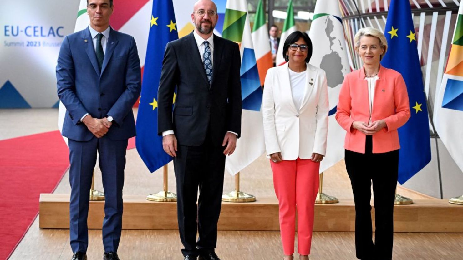 (Desde la izquierda) El presidente del Gobierno de España, Pedro Sánchez, el presidente del Consejo Europeo, Charles Michel, la vicepresidenta de Venezuela, Delcy Rodriguez, y la presidenta de la Comisión Europea, Ursula von der Leyen en el primer día de la cumbre EU-CELAC  en Bruselas, el 17 de julio de 2023