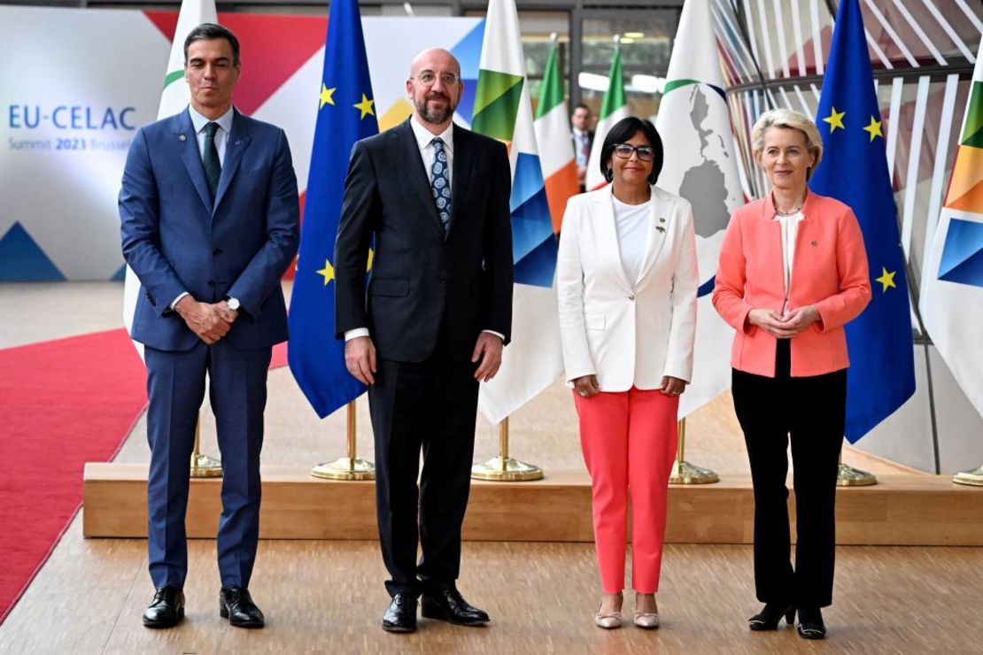 (Desde la izquierda) El presidente del Gobierno de España, Pedro Sánchez, el presidente del Consejo Europeo, Charles Michel, la vicepresidenta de Venezuela, Delcy Rodriguez, y la presidenta de la Comisión Europea, Ursula von der Leyen en el primer día de la cumbre EU-CELAC en Bruselas, el 17 de julio de 2023