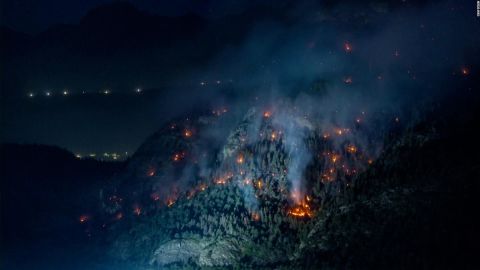 CNNE 1423343 - suiza lucha contra devastadores incendios forestales