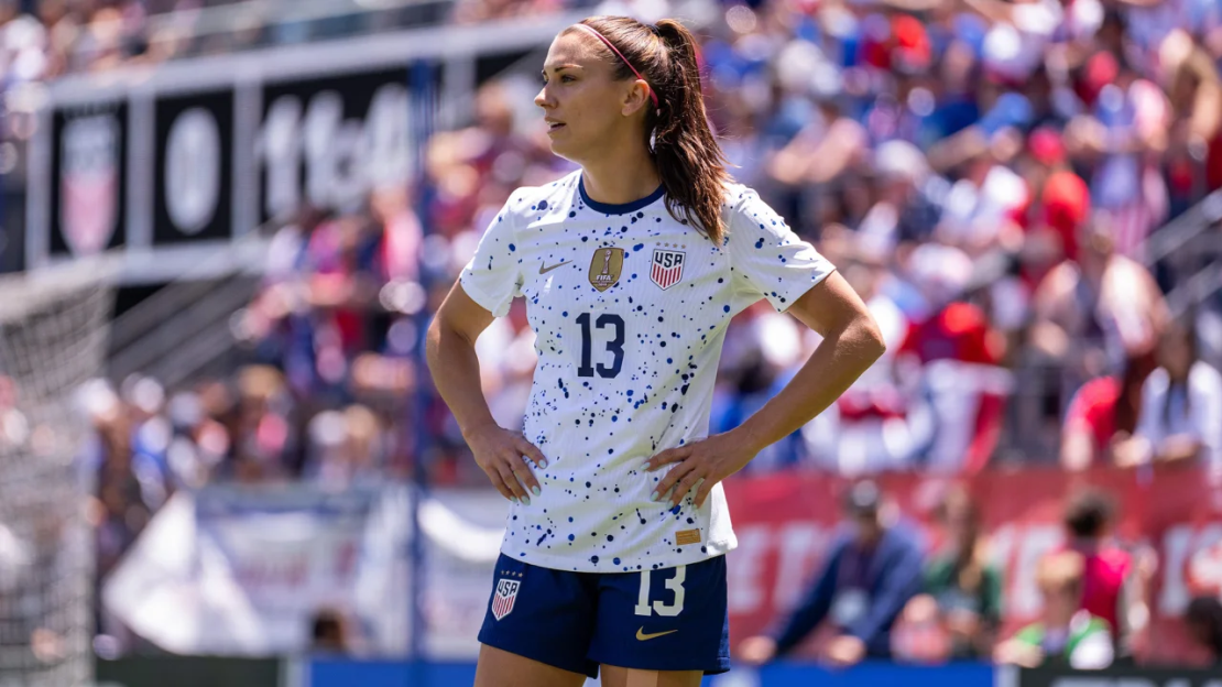 Alex Morgan mira el balón durante un partido entre Gales y la USWNT en San José, California, este mes.