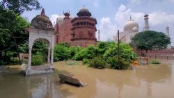 CNNE 1423871 - inundaciones en la india afectan al taj mahal