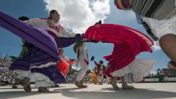 CNNE 1424081 - oaxaca celebra por todo lo alto el festival de la guelaguetza