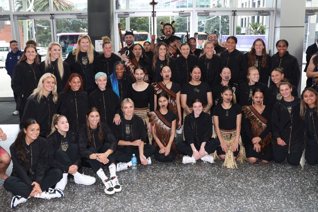 EE. UU. posa para una foto durante la ceremonia de bienvenida oficial de la Copa Mundial Femenina de la FIFA Football Ferns de Nueva Zelandia en Spark Arena el 15 de julio de 2023 en Auckland, Nueva Zelandia.