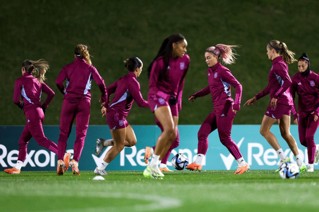 Alexia Putellas en acción durante una sesión de entrenamiento de España antes de la Copa Mundial Femenina de la FIFA Australia y Nueva Zelandia 2023 en Newtown Park el 20 de julio de 2023 en Wellington, Nueva Zelandia.