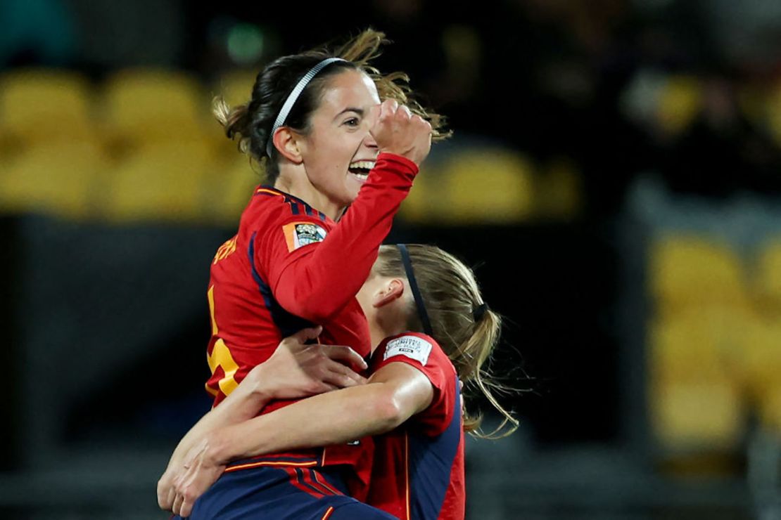 La mediocampista española #06 Aitana Bonmati celebra después de marcar el segundo gol del equipo durante el partido de fútbol del Grupo C de la Copa Mundial Femenina de Australia y Nueva Zelandia 2023 entre España y Costa Rica en el Wellington Stadium, también conocido como Sky Stadium, en Wellington el 21 de julio de 2023.