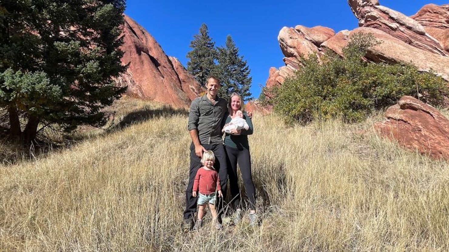 Matt y Leah Prior renunciaron a sus trabajos, vendieron todo y recientemente emprendieron su propio viaje alrededor del mundo por tierra con sus dos hijos: Jack de 3 años, y Charlotte de 1.
