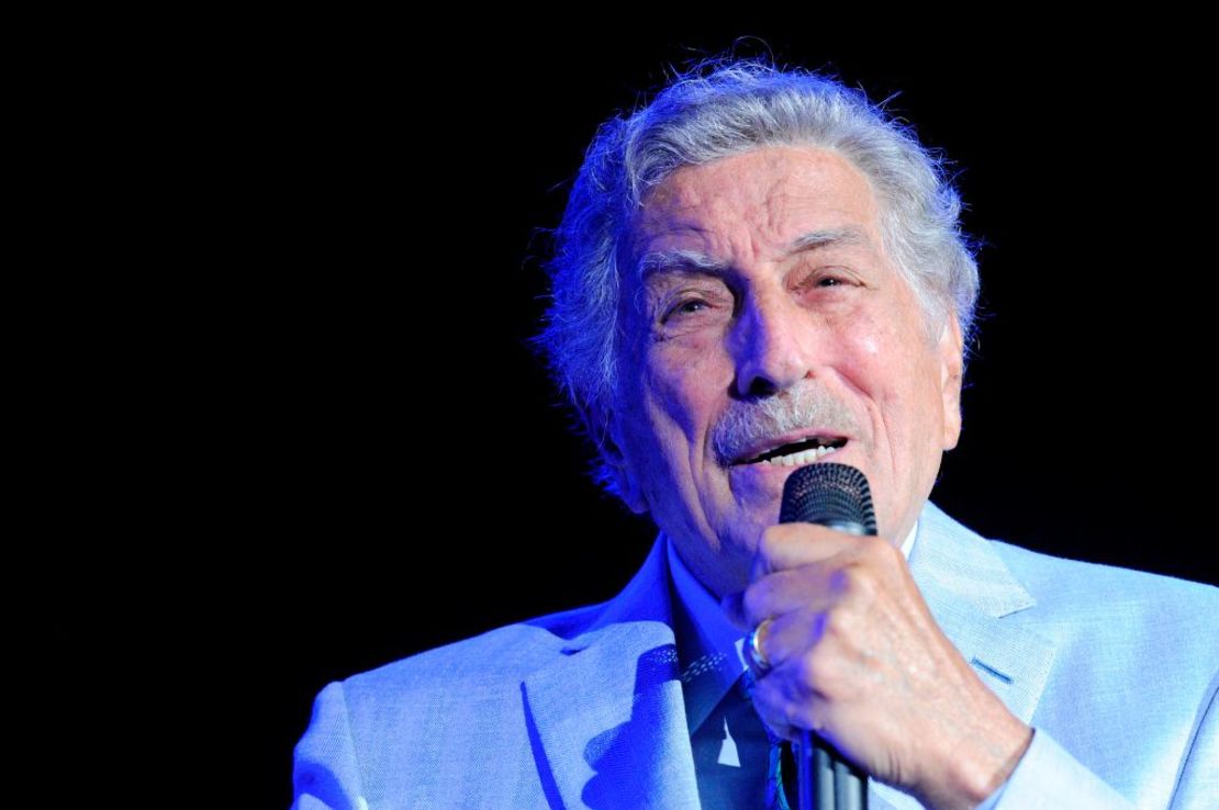 El cantante estadounidense Tony Bennett (Anthony Dominick Benedetto) se presenta en el escenario durante un concierto solo por invitación en el recién inaugurado Encore Boston Harbor Casino, en Everett, Massachusetts, el 8 de agosto de 2019.