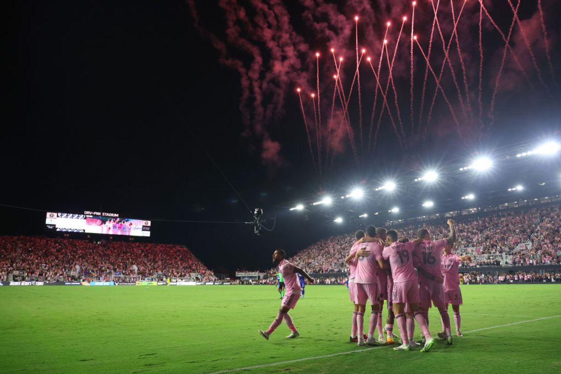 El DRV PNK Stadium estalla en euforia el 21 de julio de 2023 tras el gol del triunfo marcado por Lionel Messi en su debut. Crédito: Mike Ehrmann/Getty Images