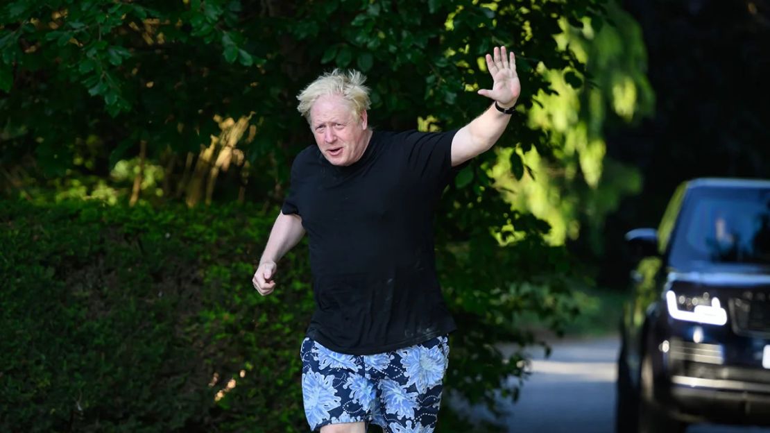 El ex primer ministro británico Boris Johnson trota cerca de su casa en Oxfordshire el 15 de junio de 2023. Crédito. Crédito: Leon Neal/Getty Images