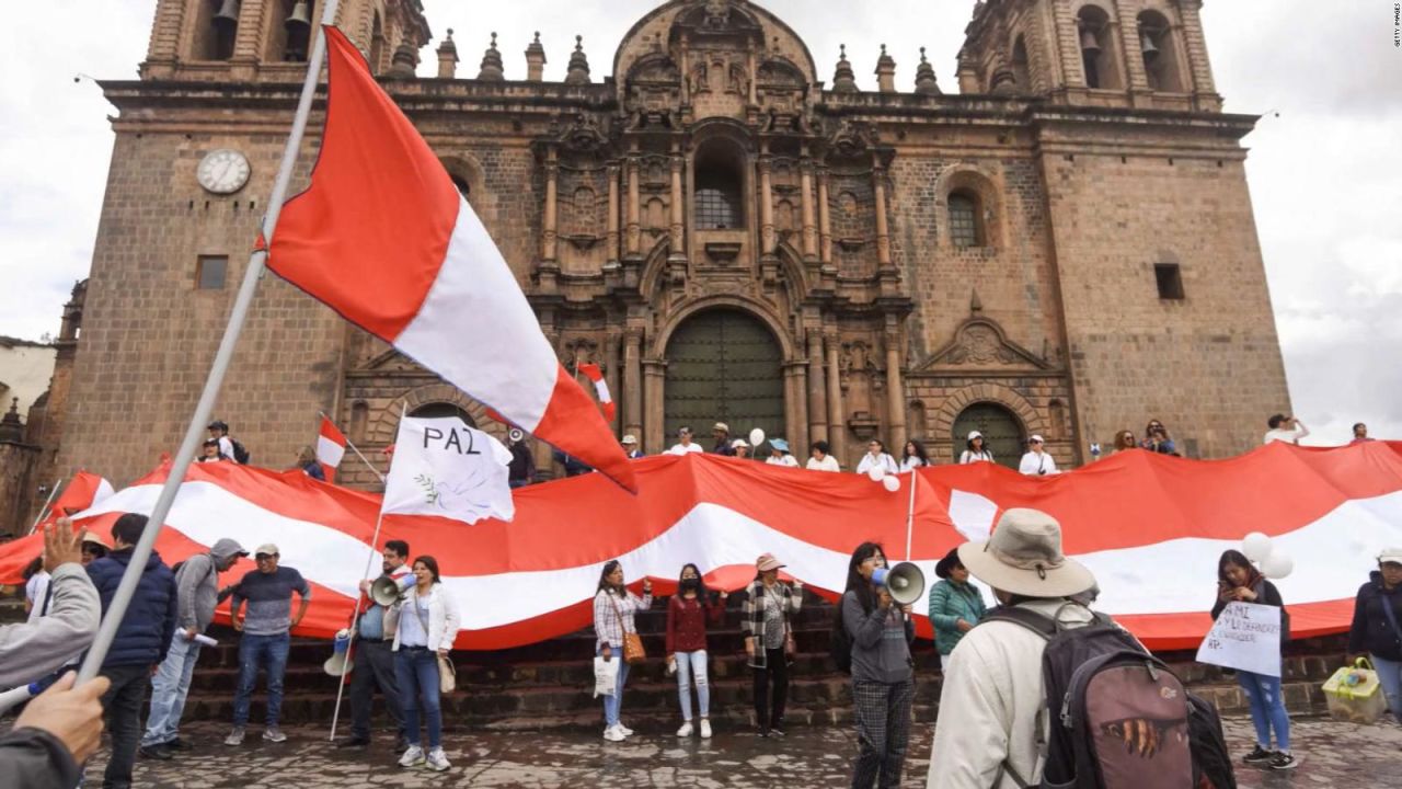 CNNE 1425524 - peruanos protestan en contra del gobierno