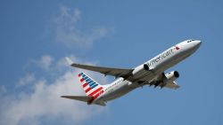 CNNE 1426138 - american airlines ofrece mejores beneficios a los pilotos