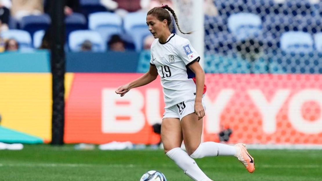 Casey Phair, de Corea del Sur, controla el balón durante el partido de fútbol del Grupo H de la Copa Mundial Femenina entre Colombia y Corea del Sur disputado el 25 de julio en el Estadio de Fútbol de Sydney.