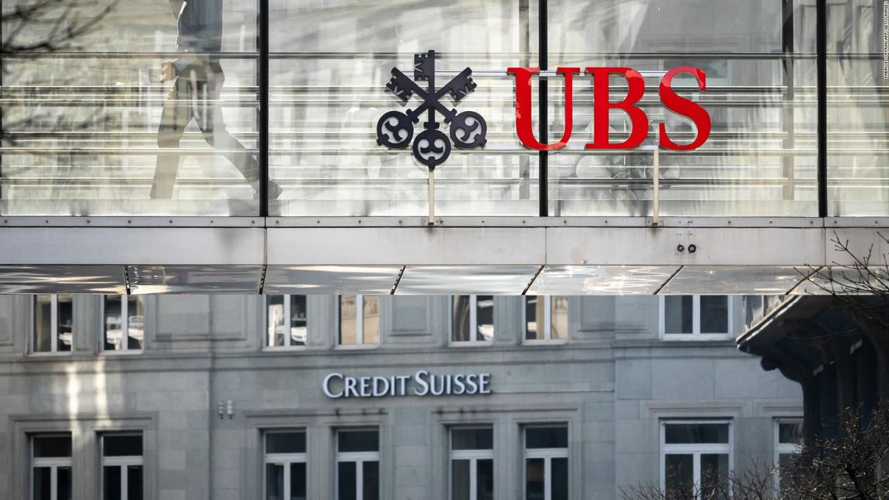 CNNE 1426632 - millonaria multa a ubs por "mala conducta" de credit suisse