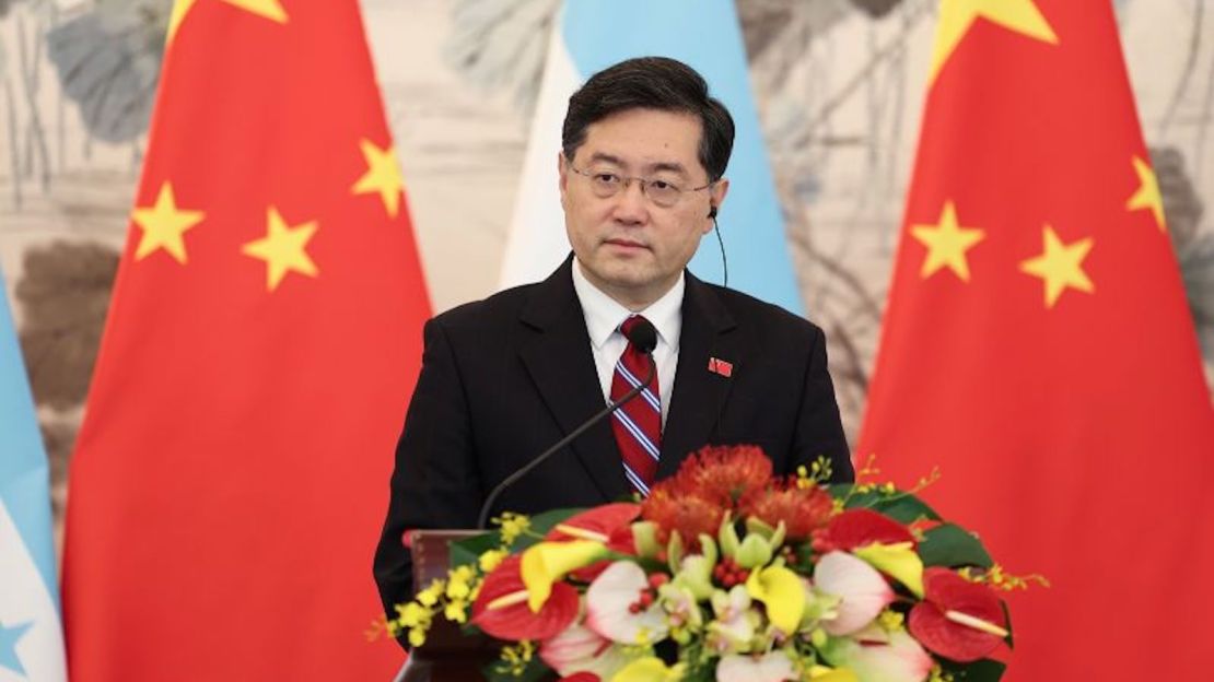 Qin Gang, exministro de Exteriores de China, fue reemplazado tras semanas sin aparecer en público, ahondando el misterio de su destino final como miembro del Partido Comunista de China.