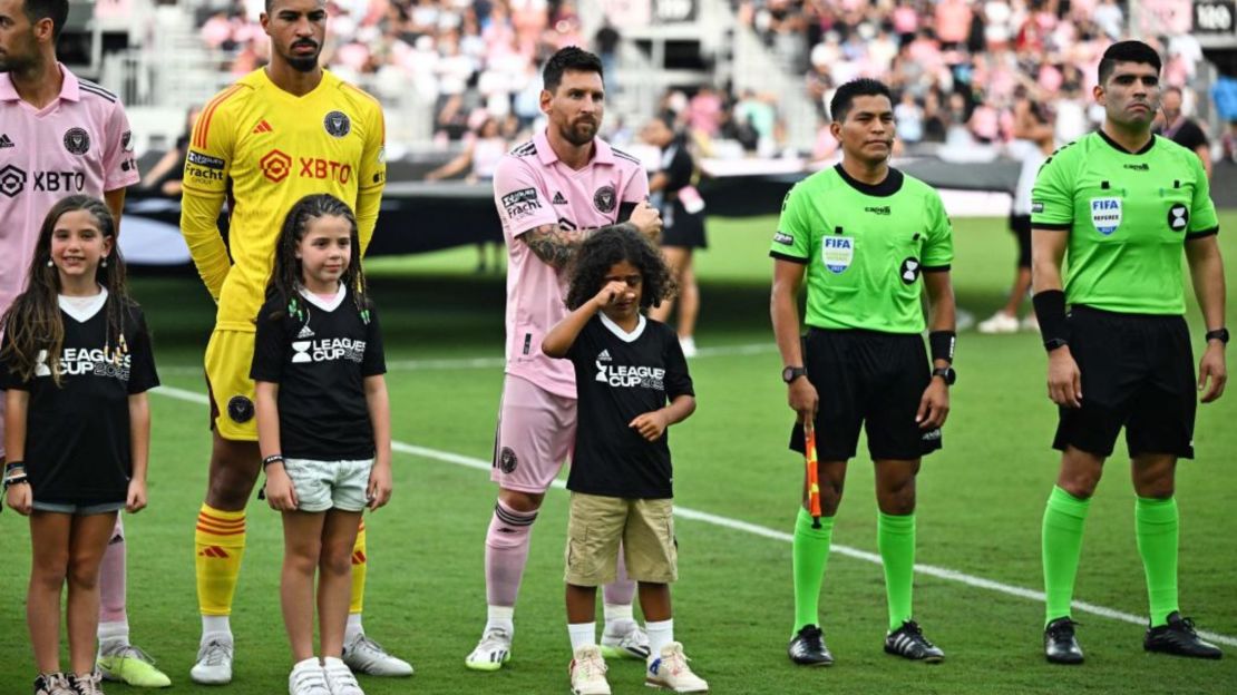 El hijo de DJ Khaled, Asahd Tuck Khaled, llorando frente a Messi.