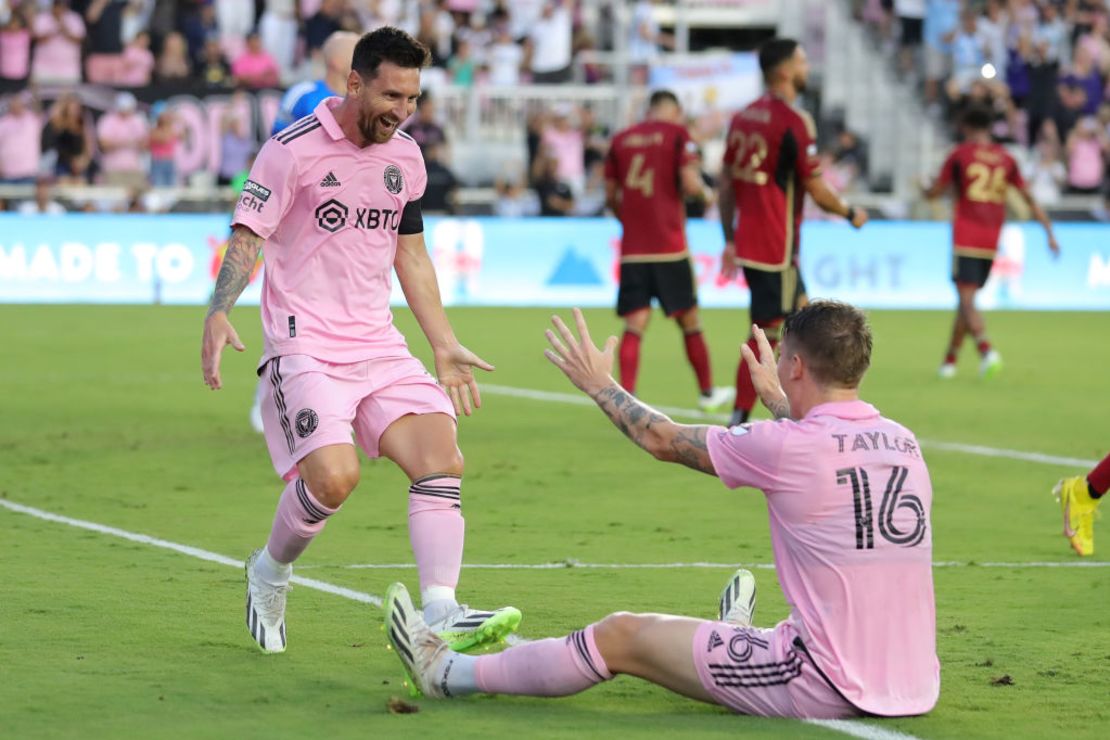 Messi y Taylor celebran el primer gol del Inter Miami.