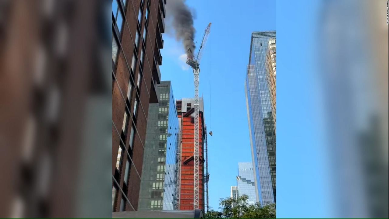 CNNE 1427168 - seis heridos tras el derrumbe de una grua en la ciudad de nueva york